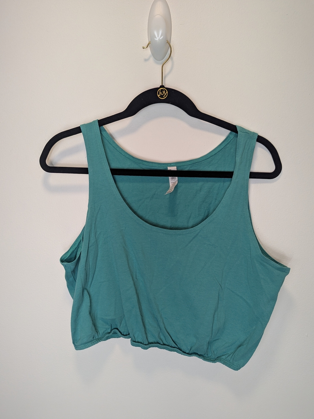ALO Women's Yoga Cool Breeze Cropped Tank Medium Cotton Athleisure Workout Babe